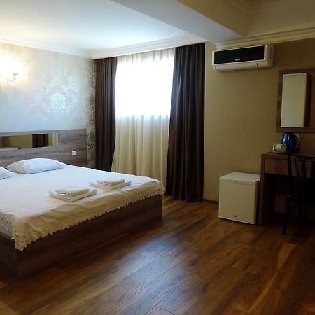 Flamingo Group Hotel Tbilisi Exterior foto