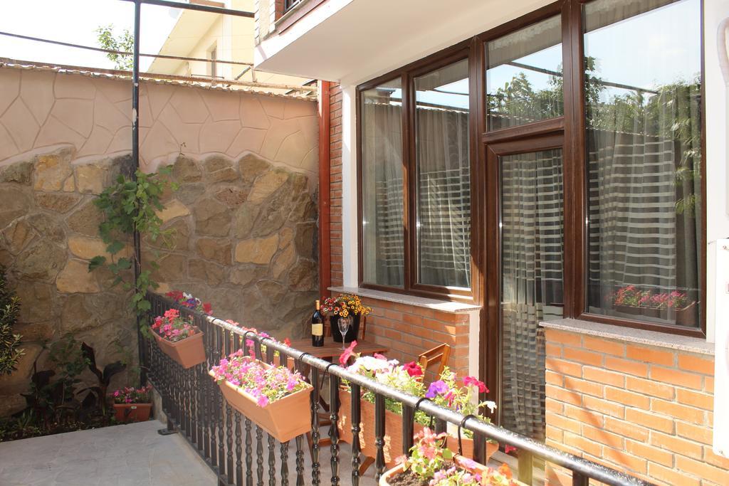 Flamingo Group Hotel Tbilisi Exterior foto
